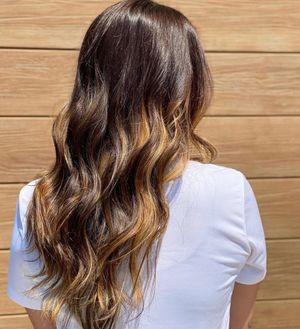 Image post by @studiovasi_salon on Instagram