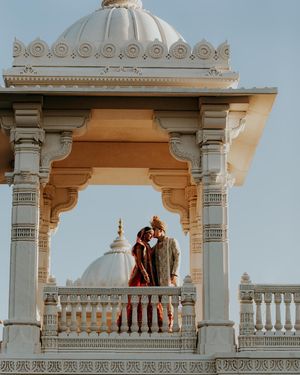 Image post by @thismodernlovephoto on Instagram
