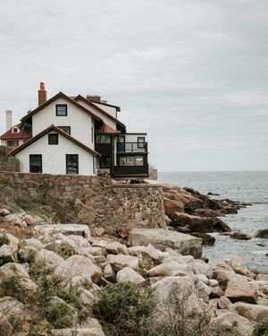 Image post by @nikguiney on Instagram