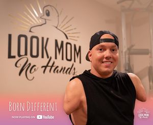 Image post by @lookmomnohands on Instagram
