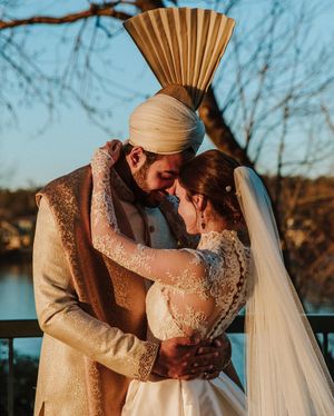 Image post by @thismodernlovephoto on Instagram