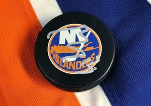Image post by @nyislanders on Instagram