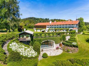 Image post by @christiesrealestate on Instagram