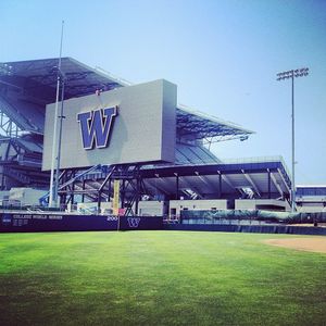 Image post by @uwsoftball on Instagram