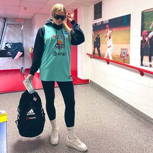 Image post by @lewiswbball on Instagram