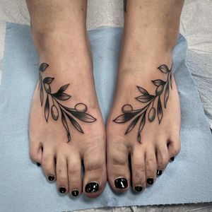 Image post by @jessfoxtattoos on Instagram
