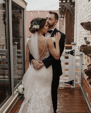 Image post by @theknot on Instagram