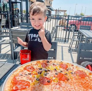 Image post by @parryspizza on Instagram