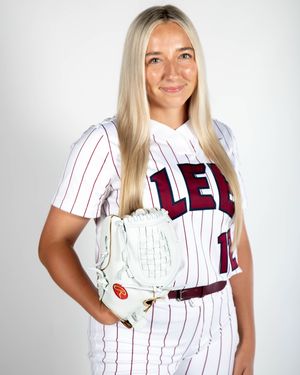 Image post by @leeusoftball on Instagram