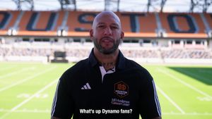 Video post by @houstondynamo on Facebook