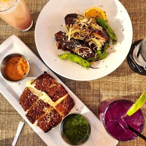 Image post by @houlihans on Instagram