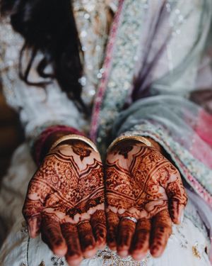 Image post by @thismodernlovephoto on Instagram