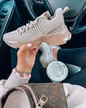 Image post by @dsw on Instagram