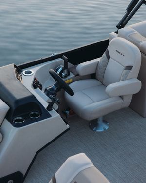 Image post by @crestpontoonboats on Instagram