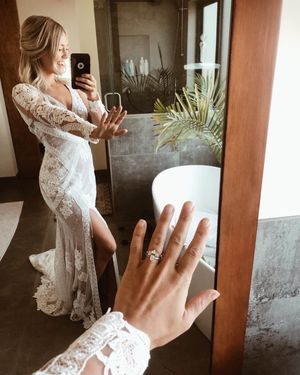 Image post by @theknot on Instagram