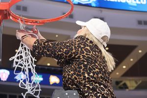 Image post by @bluehosewbb on Instagram