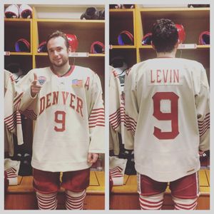 Image post by @du_hockey on Instagram