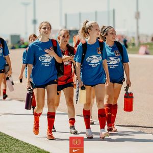 Image post by @ecnlgirls on Instagram