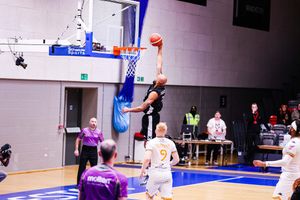 Image post by @mcrgiants on Instagram