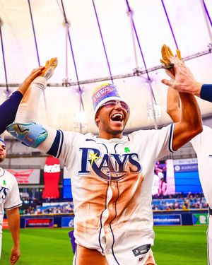 Image post by @raysbeisbol on Instagram