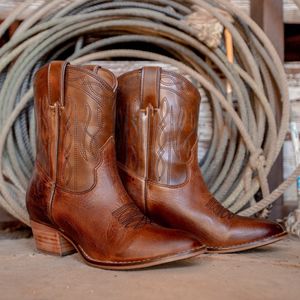 Image post by @noconaboots on Instagram