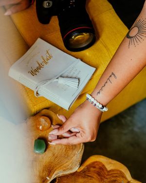 Image post by @thismodernlovephoto on Instagram