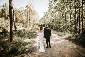 Image post by @thismodernlovephoto on Instagram