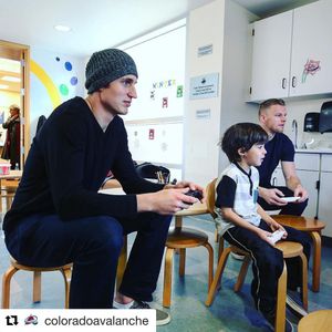 Image post by @du_hockey on Instagram