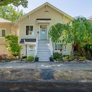 Image post by @kellyraaberealestate on Instagram