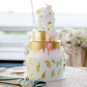 Image post by @theknot on Instagram