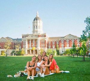 Image post by @mizzoupha on Instagram