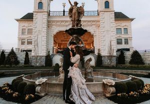 Image post by @thismodernlovephoto on Instagram