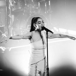Image post by @thewarfield on Instagram