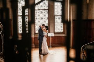 Image post by @thismodernlovephoto on Instagram