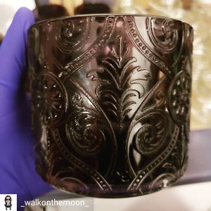 Image post by @westernavearts on Instagram
