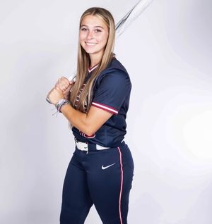 Image post by @leeusoftball on Instagram
