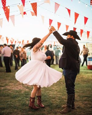 Image post by @theknot on Instagram