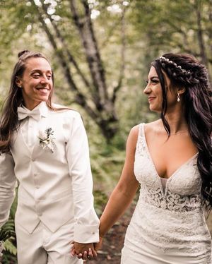 Image post by @theknot on Instagram