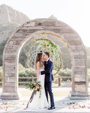 Image post by @theknot on Instagram