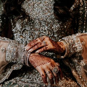 Image post by @thismodernlovephoto on Instagram