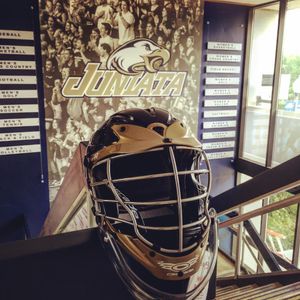 Image post by @juniatawlax on Instagram