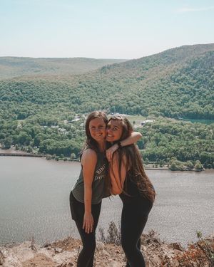 Image post by @lauryolo13 on Instagram