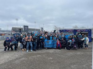 Image post by @roaringriot on Instagram