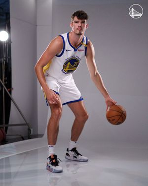 Image post by @warriors on Twitter/X
