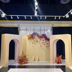 Image post by @shein_us on Instagram