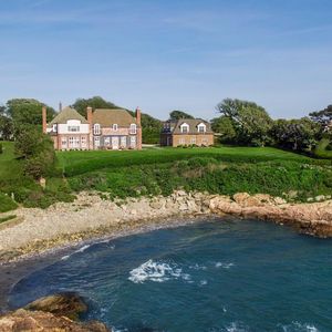 Image post by @christiesrealestate on Instagram