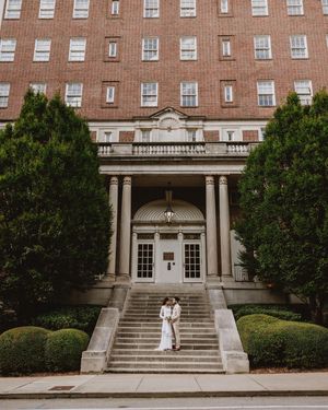 Image post by @thismodernlovephoto on Instagram