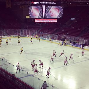 Image post by @du_hockey on Instagram