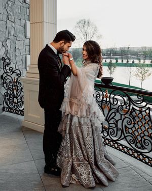 Image post by @thismodernlovephoto on Instagram