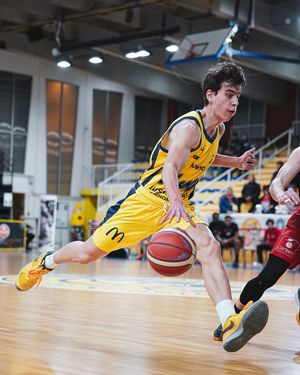 Image post by @usavignonpontetbasket on Instagram
